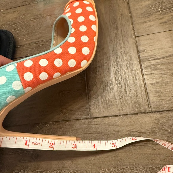 Cute dotted heels! - Picture 4 of 4